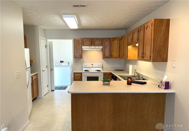 5000 Twin Lakes Circle, Englewood, OH 45315