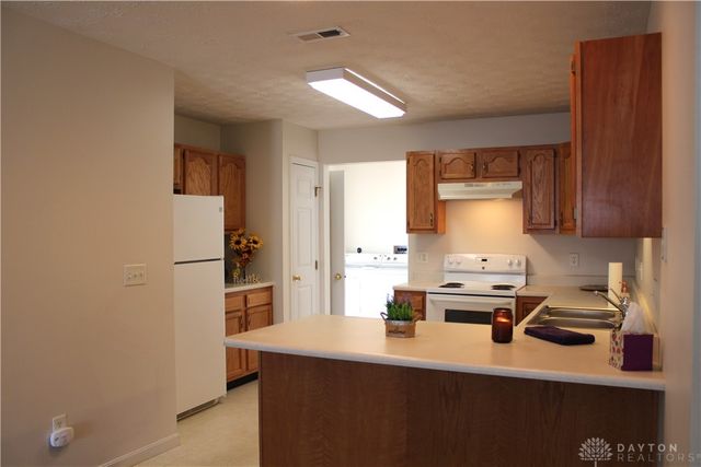 5000 Twin Lakes Circle, Englewood, OH 45315