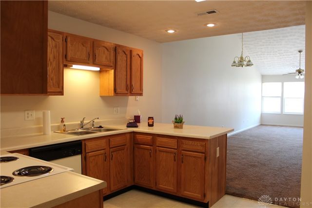 5000 Twin Lakes Circle, Englewood, OH 45315