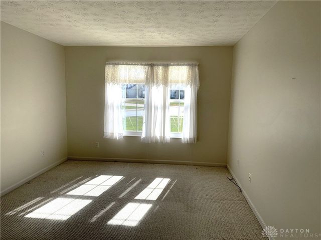 5000 Twin Lakes Circle, Englewood, OH 45315