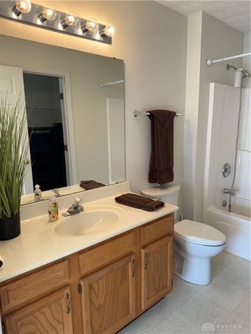 5000 Twin Lakes Circle, Englewood, OH 45315