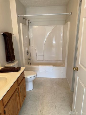 5000 Twin Lakes Circle, Englewood, OH 45315