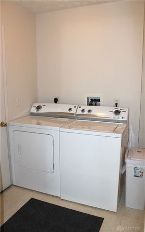 5000 Twin Lakes Circle, Englewood, OH 45315