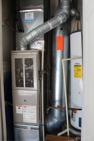 5000 Twin Lakes Circle, Englewood, OH 45315