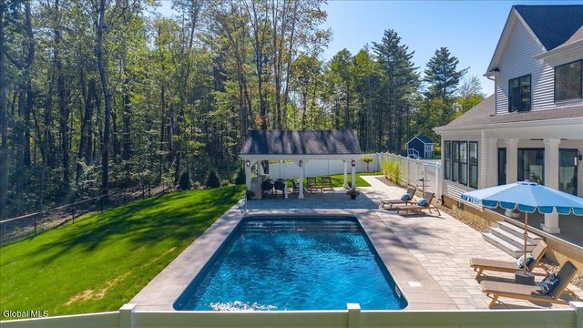 8 Brooke Court, Clifton Park, NY 12065