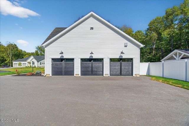 8 Brooke Court, Clifton Park, NY 12065