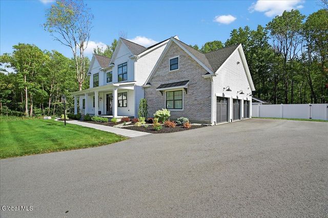 8 Brooke Court, Clifton Park, NY 12065
