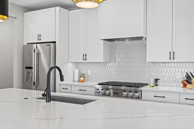 25460 Park Lane, Excelsior, MN 55331