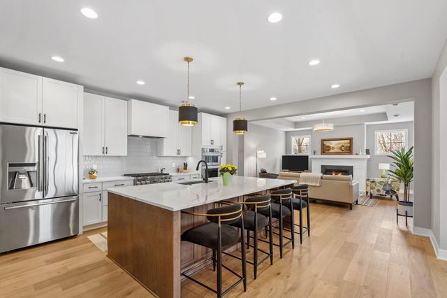 25460 Park Lane, Excelsior, MN 55331