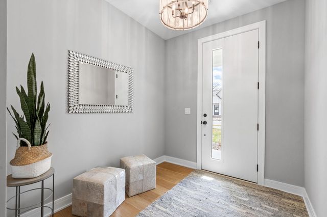 25460 Park Lane, Excelsior, MN 55331