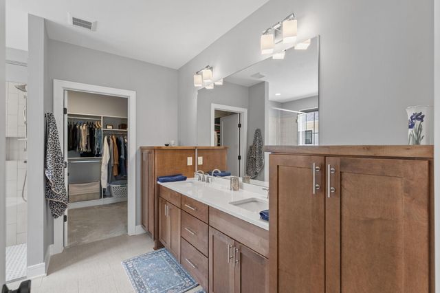 25460 Park Lane, Excelsior, MN 55331