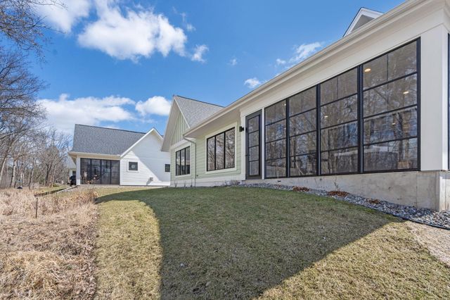 25460 Park Lane, Excelsior, MN 55331