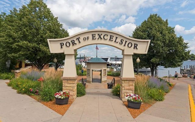 25460 Park Lane, Excelsior, MN 55331