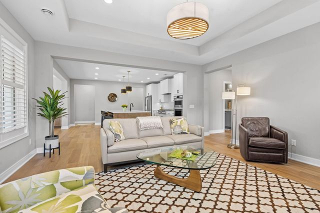 25460 Park Lane, Excelsior, MN 55331