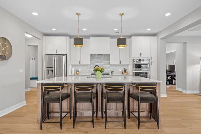 25460 Park Lane, Excelsior, MN 55331