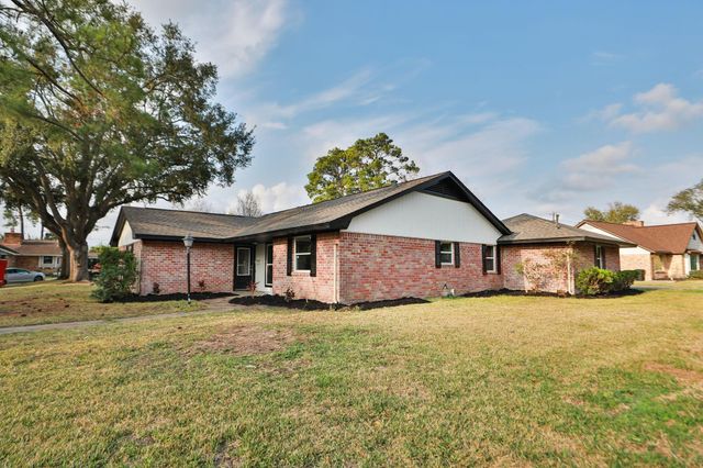 18111 Barbuda Lane, Houston, TX 77058