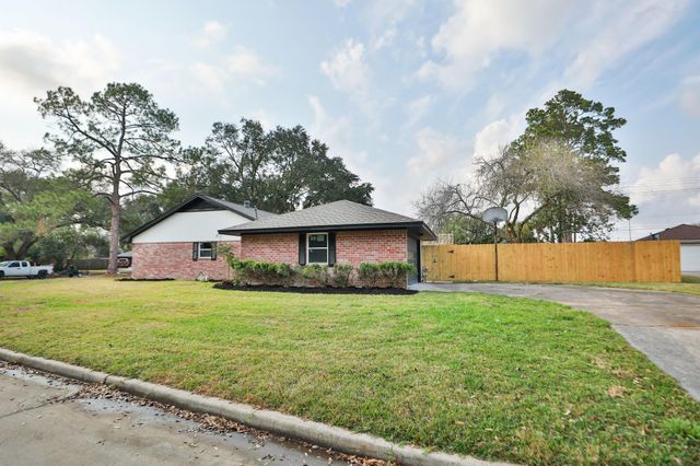 18111 Barbuda Lane, Houston, TX 77058