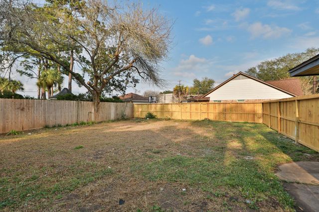 18111 Barbuda Lane, Houston, TX 77058