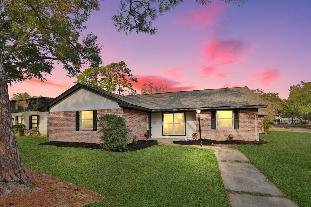 18111 Barbuda Lane, Houston, TX 77058