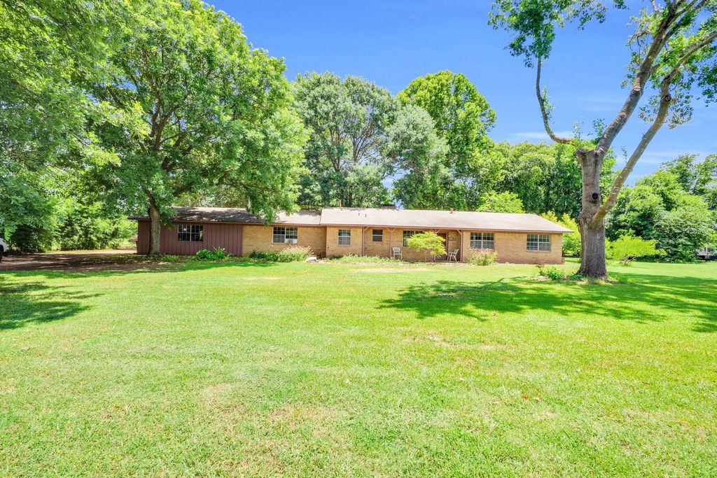 131 Americana Road, Palmer, TX 75152