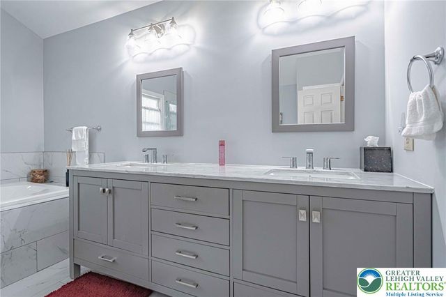 4426 Susan Drive, Bethlehem City, PA 18017