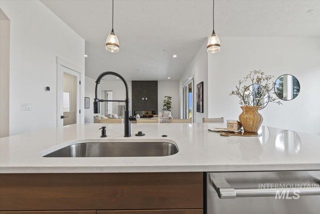 8049 Golden Hills Road, Nampa, ID 83686