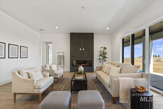 8049 Golden Hills Road, Nampa, ID 83686