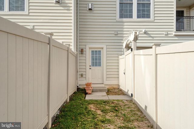 24944 EARLSFORD DR, Chantilly, VA 20152