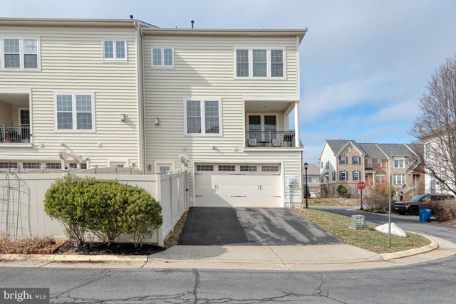 24944 EARLSFORD DR, Chantilly, VA 20152