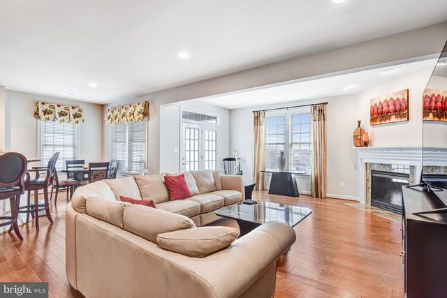 24944 EARLSFORD DR, Chantilly, VA 20152