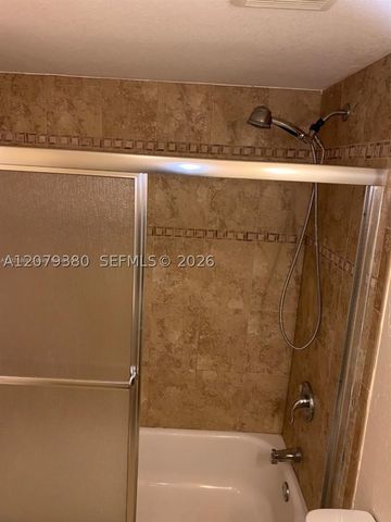 4524 SW 54th St 502-W, Dania Beach, FL 33314