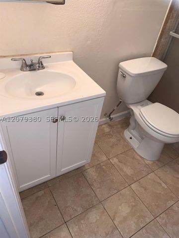 4524 SW 54th St 502-W, Dania Beach, FL 33314