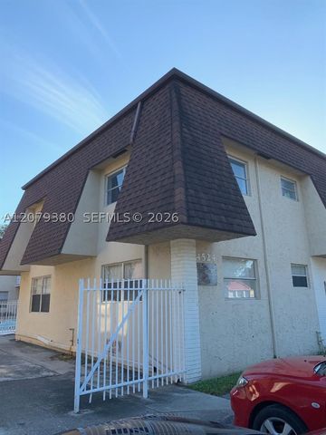 4524 SW 54th St 502-W, Dania Beach, FL 33314