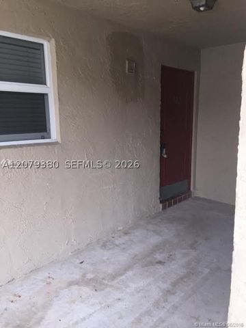4524 SW 54th St 502-W, Dania Beach, FL 33314