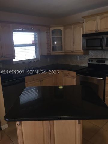 4524 SW 54th St 502-W, Dania Beach, FL 33314