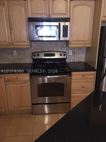 4524 SW 54th St 502-W, Dania Beach, FL 33314