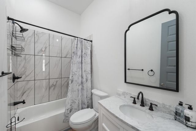 200 Canary Street, Point Blank, TX 77364