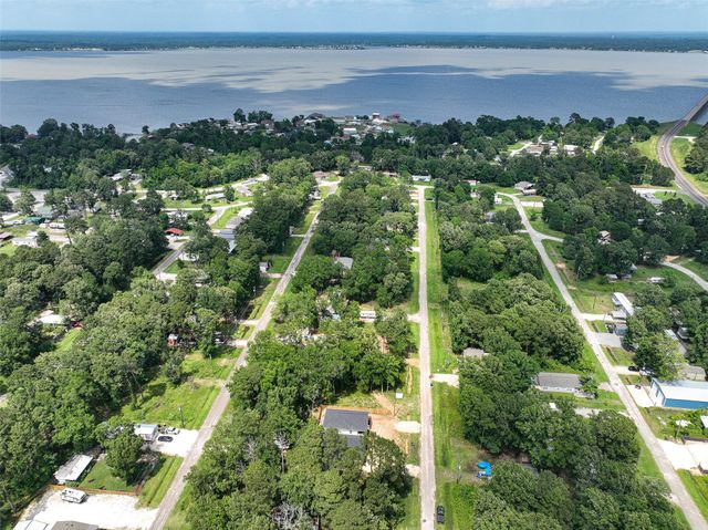 200 Canary Street, Point Blank, TX 77364