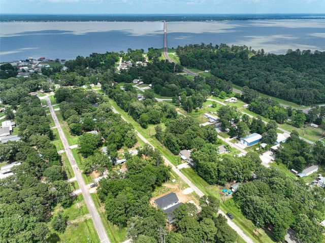 200 Canary Street, Point Blank, TX 77364