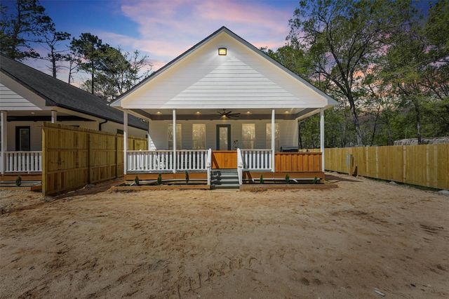 200 Canary Street, Point Blank, TX 77364