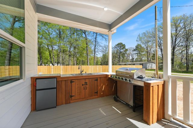 200 Canary Street, Point Blank, TX 77364