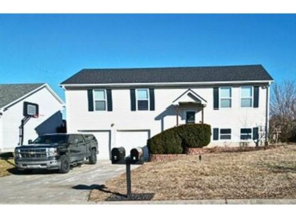 1719 Sunrise Drive, Warrensburg, MO 64093