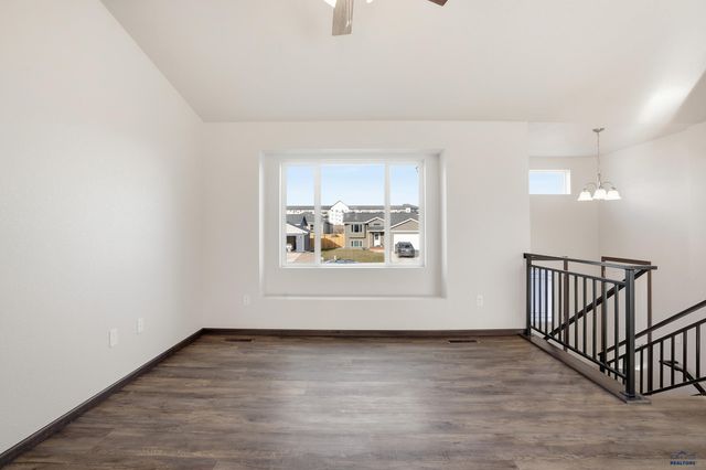 425 YELNER DR, Box Elder, SD 57719