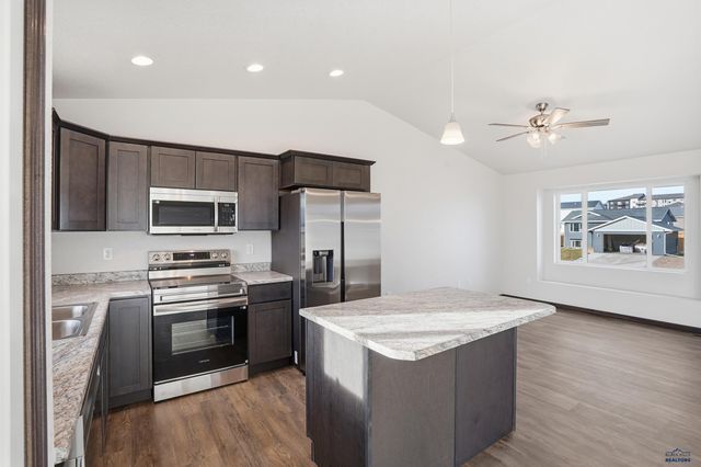 425 YELNER DR, Box Elder, SD 57719