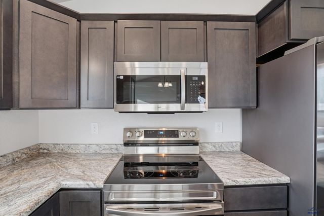 425 YELNER DR, Box Elder, SD 57719