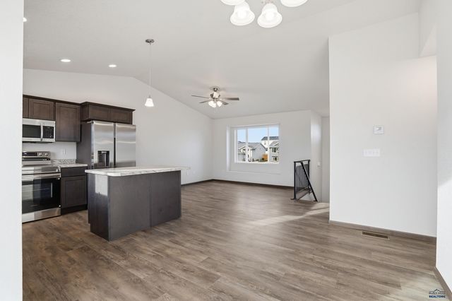 425 YELNER DR, Box Elder, SD 57719