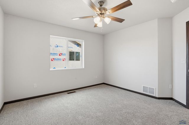 425 YELNER DR, Box Elder, SD 57719