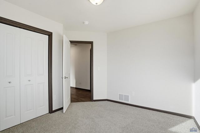 425 YELNER DR, Box Elder, SD 57719