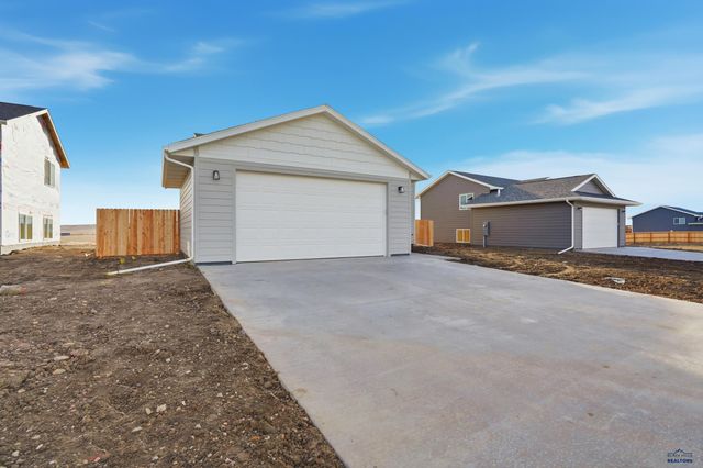 425 YELNER DR, Box Elder, SD 57719