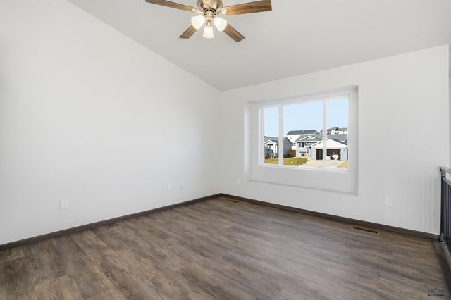 425 YELNER DR, Box Elder, SD 57719